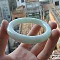 ~~翡翠(A货)--淡绿圆条55MM圈口