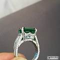 刚镶嵌好的戒指，7.80克拉，vivid green