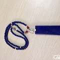 来得瑟自己新穿的南红手串和青金无事牌的项链
