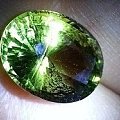 不是变石的刻面金绿宝石，也会有弱变色效应吗