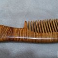 买到一些梳子料，做了几把越黄梳子，共赏