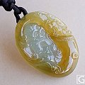 一块巧雕的黄翡招财童子