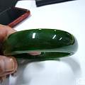 转卖天然和田碧玉（俄料）老坑菠菜绿宽厚条手镯58.6mm