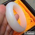 借用一直高白（一级+++）的籽料手镯 只能说基本达到脂白 料子细度还达不到脂级