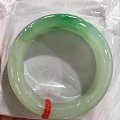 像一汪碧水游荡在手上，温润而心生怜爱