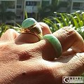 优雅的绿戒指