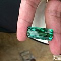 34克拉电光绿碧玺！