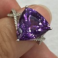 紫水晶切好了一样超闪的~秀自己的紫水晶戒指。