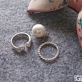 收了两个洪生家的银戒指，麻花和贵妃戒，超级Q啊。