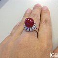 顶级阿卡牛血红11.5mm珊瑚圆珠18K金戒指、南洋金珠、祖母绿
