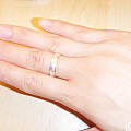 一个款式超级简单的铂金戒指^_^！