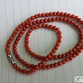 低价出南红柿子红小珠子4mm 128颗，可以做手链或者做挂坠链子，