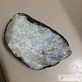 今天过平洲开晴水料,结果手痒买了块石头回来,洗干净后发现又打水飘了(开奖:水...