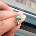 (暂定)两年前价格转甜色嫩绿满绿翡翠小长条戒指 包A银加锆石镶嵌