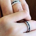 图来了~~好爱曾恺玹的结婚戒指！谁知道啥牌子的？