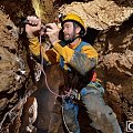美国探险家在中国重庆发现巨大洞穴