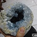 一块稀有的蓝水晶洞