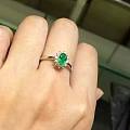 特价戴妃款祖母绿戒指一枚，美美哒，3600元一枚。