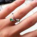 代买家转的 漂亮的小百合阳绿翡翠戒指