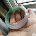 小白求教，镯子是豆冰底还是糯冰？多少入合适！