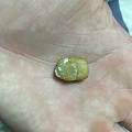 这是我从山上捡的，究竟是不是黄钻原石，我也看不出是多少克拉……请大神们指点！