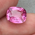 大家觉得这颗粉蓝宝石算标准的樱花粉色吗？