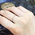 还有一颗特别的戒指款式抄tiffany的😆