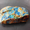 请大家看看这是什么矿石，是否是松石？