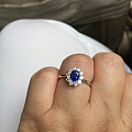 镶嵌的蓝宝石戒指好了