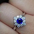 1.05克拉的皇家蓝蓝宝石戒指 么么哒 喜欢吗