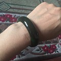 刚入的一个碧玉手镯请大师指点一下