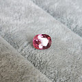 粉红色尖晶石，全净火彩好1.35CT