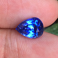 最近市场上很少水滴的蓝宝石，大家看看这颗2.43的矢车菊蓝宝石怎样？