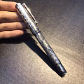 这个我估价是这个世界上最贵的钢笔了吧