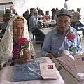 一位71岁新郎和114岁新娘的故事 苦追一年结良缘！