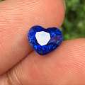 大家觉得这颗心形蓝宝石应该给什么颜色？