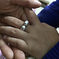 儿子把我的戒指抢走了😁