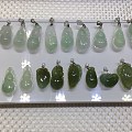 中低档天然A货翡翠批发徽号：18680206070