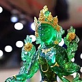 泰国国王登基了，百年珍藏满绿玻璃种佛像曝光！是真翡翠还是绿琉璃？傻傻分不清楚。