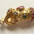周末逛新开张的古董珠宝店，印度22K金镶嵌宝石手链。两只小象头对头。