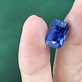 一颗royal blue的9ct斯里兰卡无烧蓝宝石
