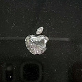 给各位看看这颗花式切工的钻石，苹果🍎哈哈！