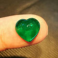 【泰勒彩宝】4.94克拉的心形蛋面微油祖母绿
