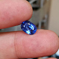 大家看看这颗蓝宝石能看到多少