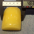 63.37克，纯天然蜜蜡满蜜鸡油黄无事牌，品相好，漂亮，特价135¥一克，纯...