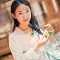 就餐时摔坏价值几百万的翡翠手镯，该谁承担损失？