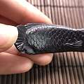 如鱼(玉)得水 墨玉材质，克重18g63.2*20.4*10.2mm