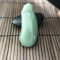 和田玉中的特殊品种，鸭蛋青，无结构无杂色，玉质细腻 温润，雕刻达摩