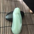 和田玉中的特殊品种，鸭蛋青，无结构无杂色，玉质细腻 温润，雕刻达摩
