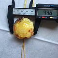 22.2克，纯天然蜜蜡立体牡丹花飘白花蜜，完美品质，背后带原皮，非常好看，形...